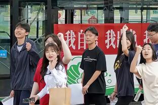 ?神锋再现！37岁卡瓦尼上演帽子戏法！挑射爆抽点射无所不能